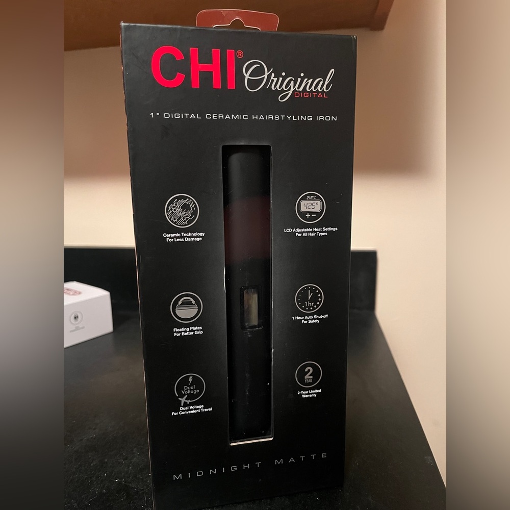 Brand New Chi Original Digital Ceramicc Hairstyling Iron